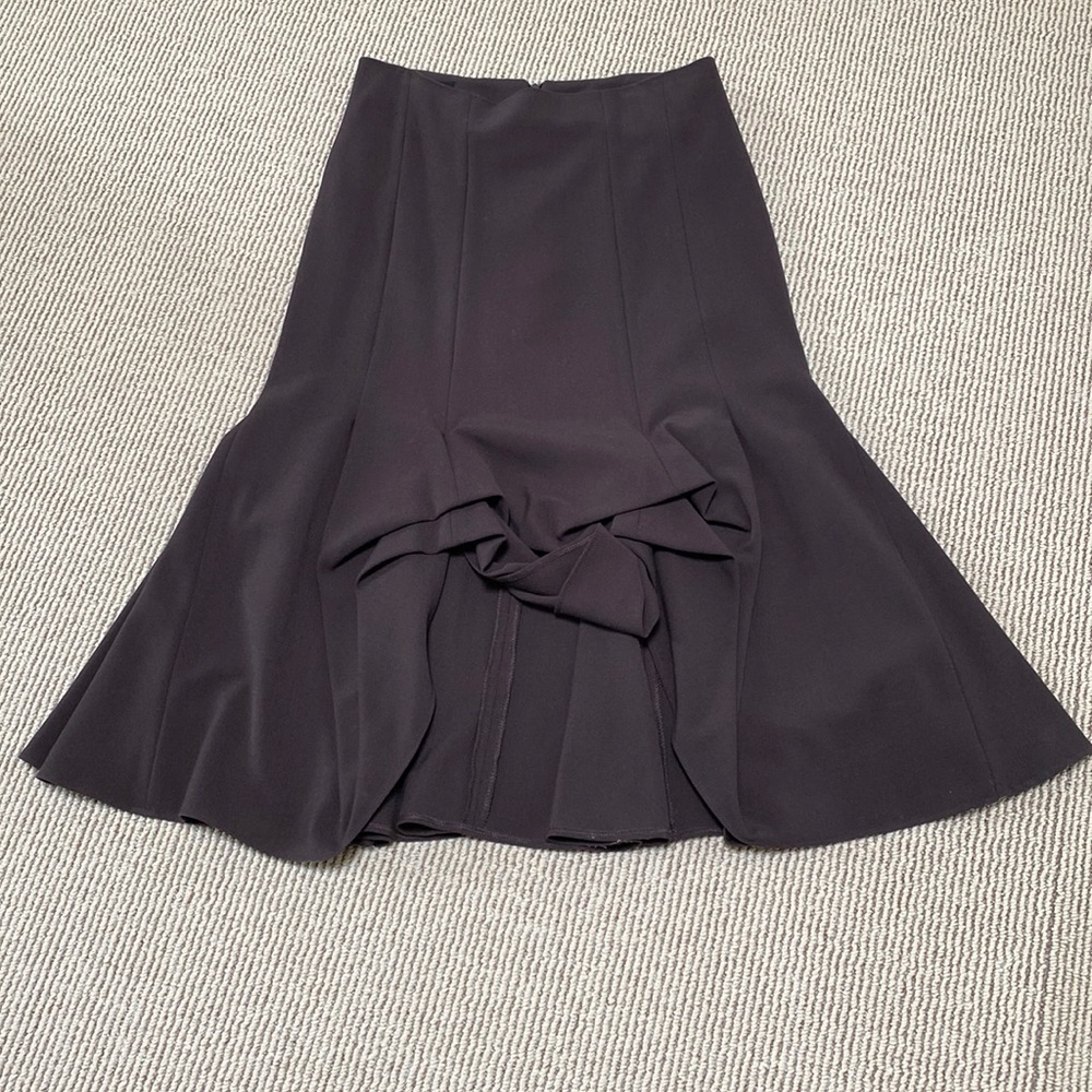Beautiful skirt with front gathered accent at hem